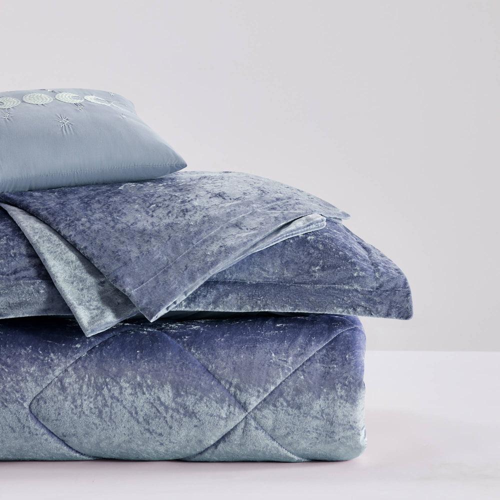JLA Home Intelligent Design - Velvet Quilted Diamond Duvet Cover Set with Oblong Throw Pillow, Luxe Crushed Velvet Texture, Secure Closure and Easy Care Blue ID12-2161