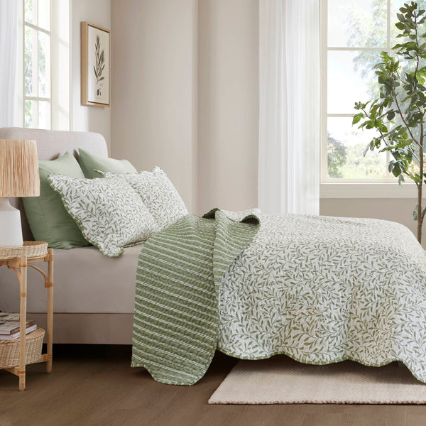 English Elm 3-piece King Quilt Set Scalloped Hem Microfiber Bedding for Master or Guest Room Sage Green B035P482950
