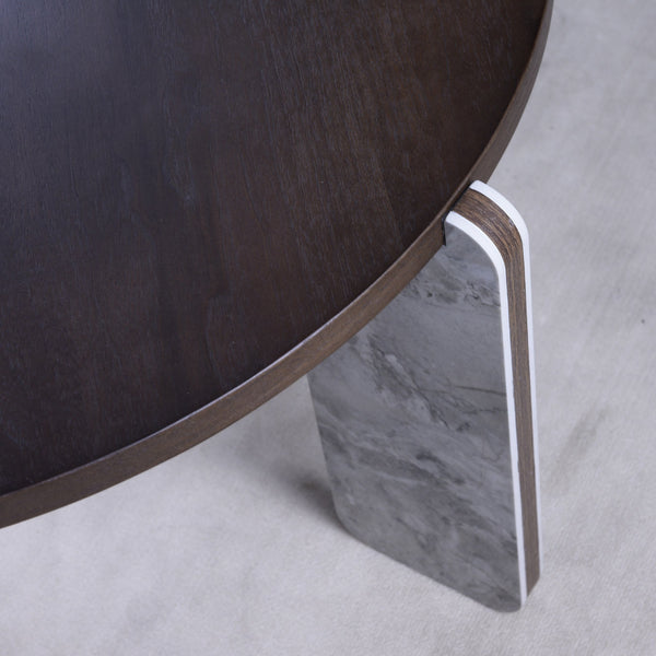 English Elm Set of 2 Round Sintered Stone Nesting Tables Sleek Modern Accent for Living Rooms W2899P405895