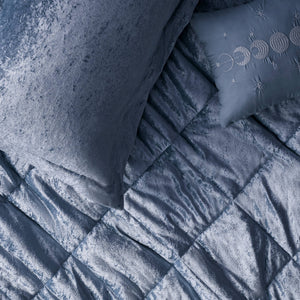 JLA Home Intelligent Design - Velvet Quilted Diamond Duvet Cover Set with Oblong Throw Pillow, Luxe Crushed Velvet Texture, Secure Closure and Easy Care Blue ID12-2161