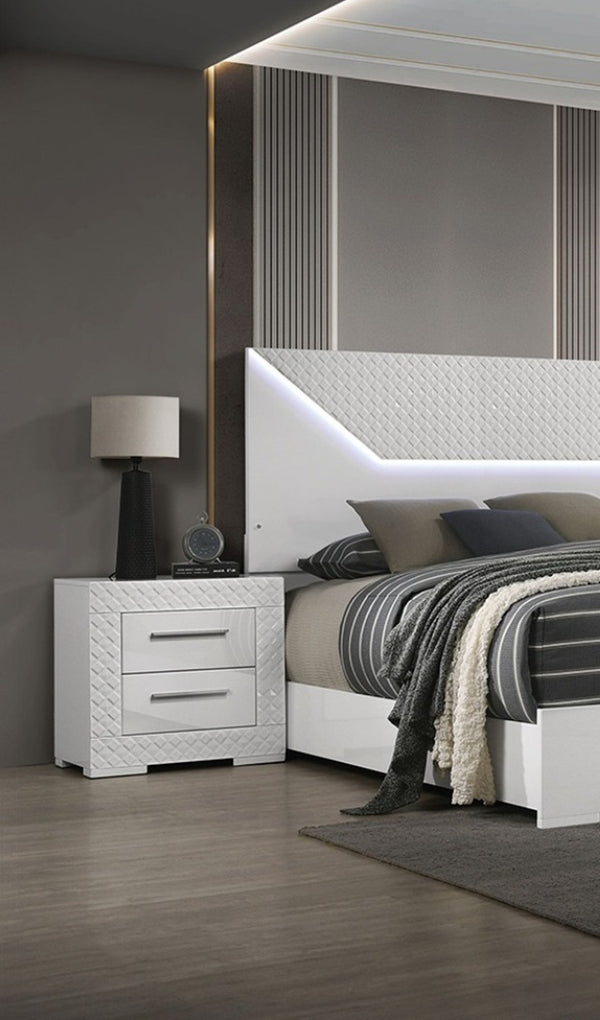 English Elm 3pc Queen Bedroom Set High Gloss White Led Headboard Glam Nightstands Chrome Accents B2741S00163