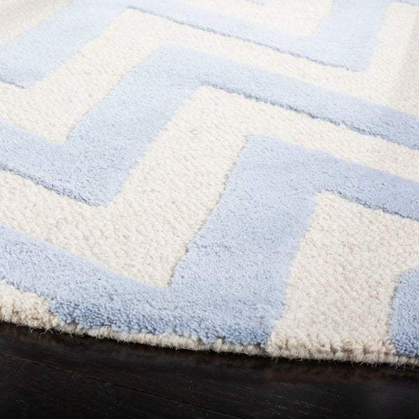 Safavieh Cambridge 139 Hand Tufted  Rug Light Blue / Ivory CAM139A-26