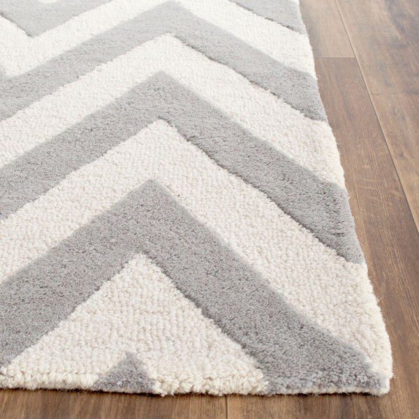 Safavieh Cambridge 139 Hand Tufted  Rug Silver / Ivory CAM139D-4R