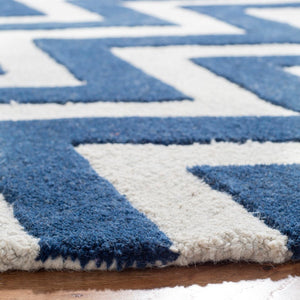 Safavieh Cambridge 139 Hand Tufted  Rug Navy / Ivory CAM139G-26