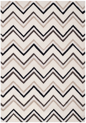 Safavieh Cambridge 581 Hand Tufted  Rug Ivory / Black CAM581B-26