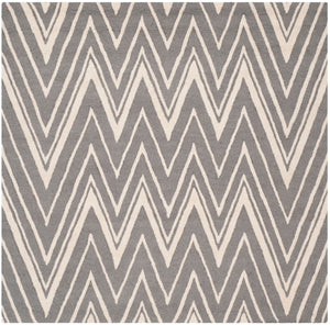 Safavieh Cambridge 711 Hand Tufted  Rug Dark Grey / Ivory CAM711D-4SQ