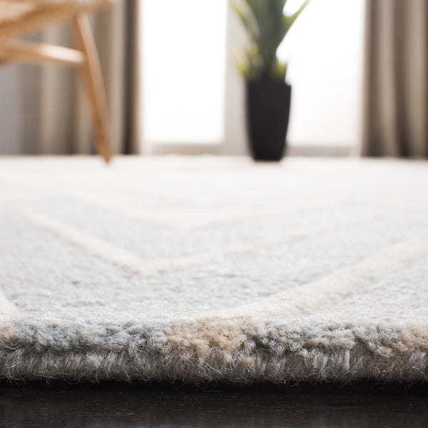 Safavieh Cambridge 711 Hand Tufted  Rug Grey / Ivory CAM711G-4SQ