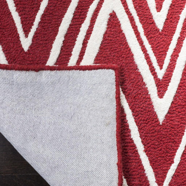 Safavieh Cambridge 711 Hand Tufted  Rug Red / Ivory CAM711H-3