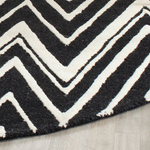 Safavieh Cambridge 711 Hand Tufted  Rug Black / Ivory CAM711K-24