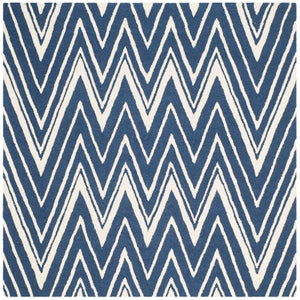 Safavieh Cambridge 711 Hand Tufted  Rug Navy / Ivory CAM711M-26