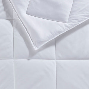 English Elm Oversized Cooling Down Alternative Comforter - Silky Nylon Jersey, Noiseless Diamond Quilt, Oeko-Tex White 22.83 L x 20.87 W x 6.89 H B035P268146