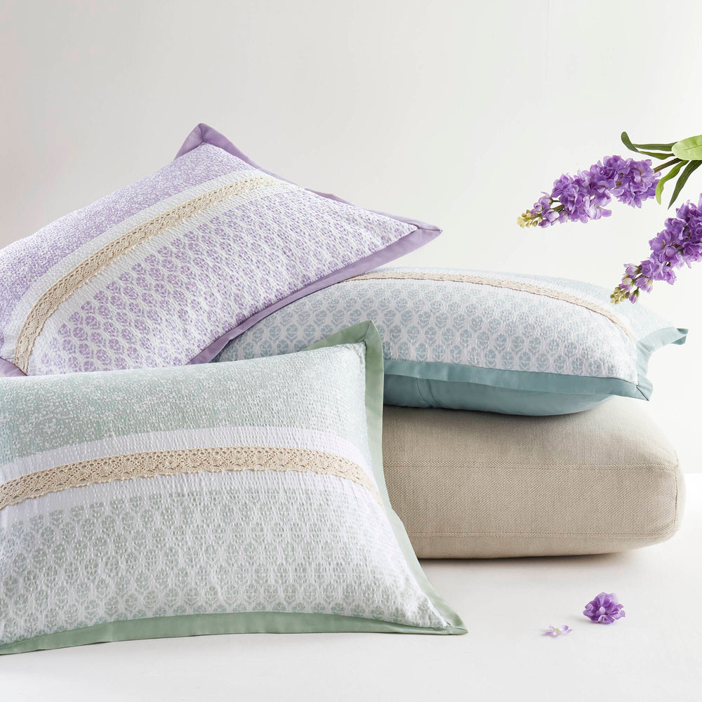 English Elm 5 PCS King/Cal King Seersucker Comforter Set with Lace Trim, Plush Microfiber Fill, 5-Piece Elegant Bedding Ensemble B035P366535