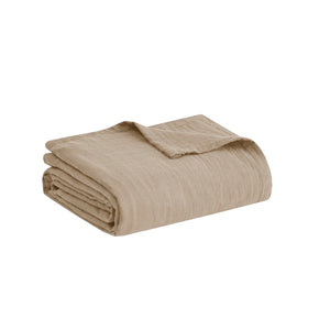 English Elm 1 Lightweight Down Alternative King Blanket with Satin Trim, Moisture-Resistant Microfiber, Quilted Comfort Tan 15.75 L x 13.58 W x 3.94 H B035P319582