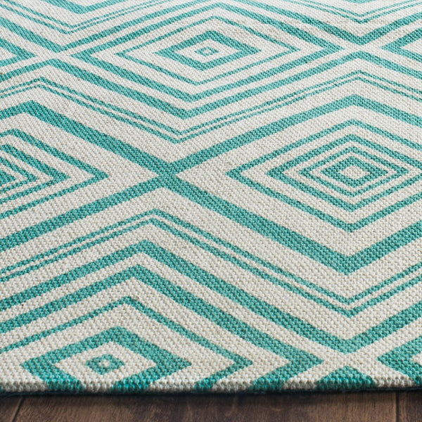 Safavieh Cedar Brook 142 Hand Loomed  Rug Ivory / Light Teal CDR142A-4