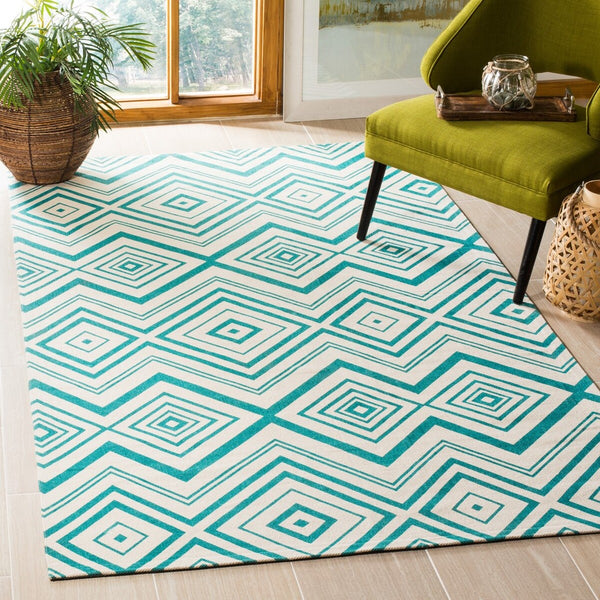 Safavieh Cedar Brook 142 Hand Loomed  Rug Ivory / Light Teal CDR142A-4