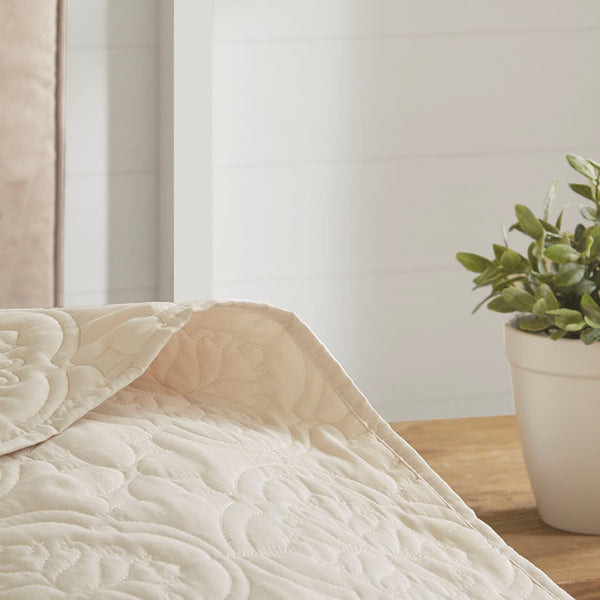 English Elm 3 Piece Reversible Bedspread Set Cream Full/Queen Oversized Quilted Medallion Microfiber, Hypoallergenic, Easy Care B03594959