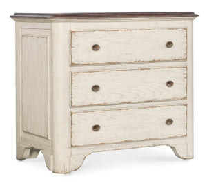 Hooker Furniture Americana Vintage-Inspired Three-Drawer Nightstand With Two-Tone Distressed Finish And Self-Closing Drawers Whites/Creams/Beiges 7050-90016-02