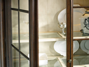 Hooker Furniture Leesburg Mahogany Display Cabinet With Arched Fretwork, Adjustable Glass Shelves & Touch Lighting 5381-75906