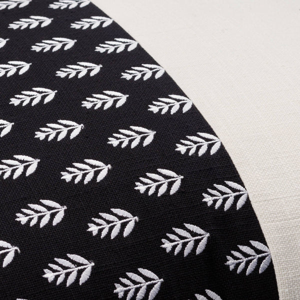 Surya Chromatique 18" Cotton Accent Pillow - Luxurious Softness With Unique Design For Stylish Comfort Black Cotton,Cotton Ctq002-1818