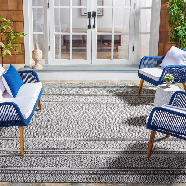 Safavieh Courtyard 8168 Power Loomed Indoor / Outdoor Rug Black / Grey 10' x 14'