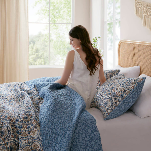 JLA Home Super Listing - Boho Valerie Reversible Quilt with Watercolor Medallion and Tonal Floral, Ultra‑Soft Brushed Microfiber Blue AM14-0593