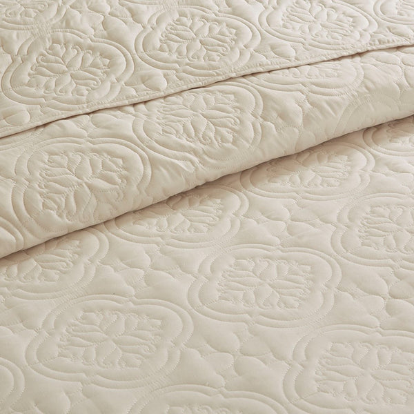 English Elm 3 Piece Reversible Bedspread Set Cream Full/Queen Oversized Quilted Medallion Microfiber, Hypoallergenic, Easy Care B03594959