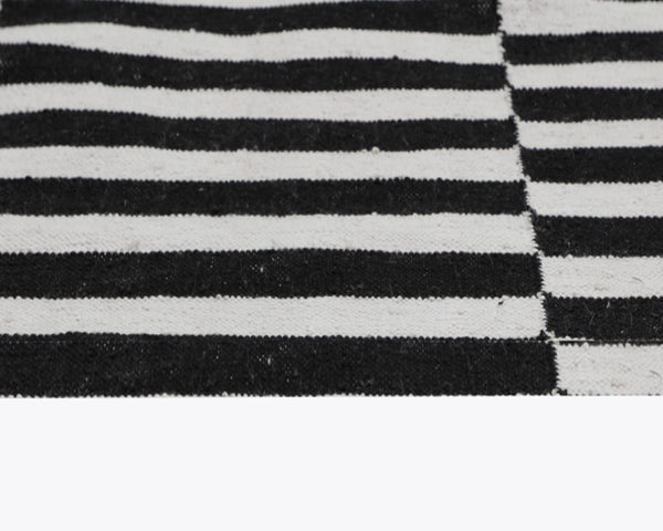 Sunpan ZIGBY Hand-Woven Black & Ivory Rug - 6' x 9' - Mid-Century Modern Design for Indoor & Outdoor Use 108747