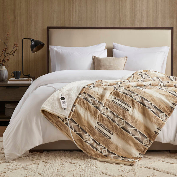English Elm 1-piece Aztec Heated Throw with 12 Settings Auto Shutoff Soft Ivory Boho Blanket Multicolor B035P408334