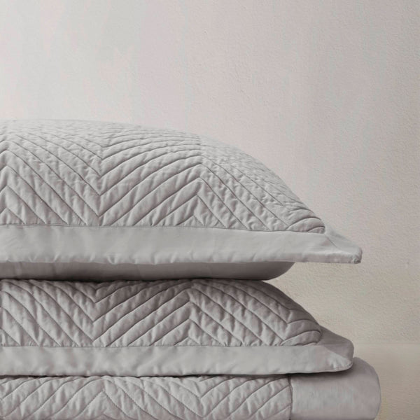 English Elm King Cotton Sateen Quilt Set Smooth Breathable Bedroom Layering Coverlet 3 Piece Light Gray B035P496601