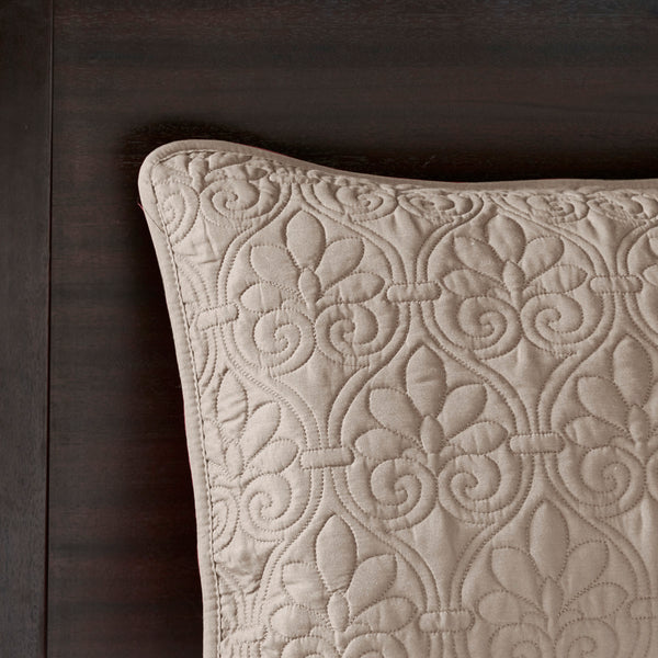 English Elm Reversible Madison Park Quebec Bedspread Set King — Cottage-Style Quilted Texture, Oversized Draping, Antimicrobial Freshness khaki 17.72 L x 15.35 W x 8.66 H B03597411