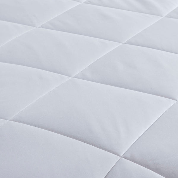 English Elm Oversized Cooling Down Alternative Comforter - Silky Nylon Jersey, Noiseless Diamond Quilt, Oeko-Tex White 22.83 L x 20.87 W x 6.1 H B035P268145