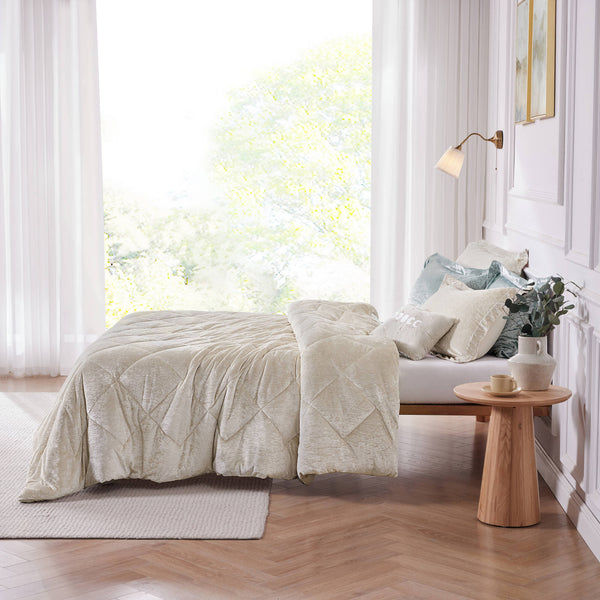 English Elm 4 Pcs King/Cal King Velvet Duvet Cover Set In Elegant Champagne With Quilted Design & Pillow B035P319877