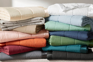 English Elm 1 Lightweight Down Alternative King Blanket with Satin Trim, Moisture-Resistant Microfiber, Quilted Comfort Green 14.96 L x 7.87 W x 7.87 H B035P319516