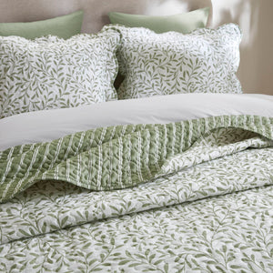 English Elm 3-piece King Quilt Set Scalloped Hem Microfiber Bedding for Master or Guest Room Sage Green B035P482950