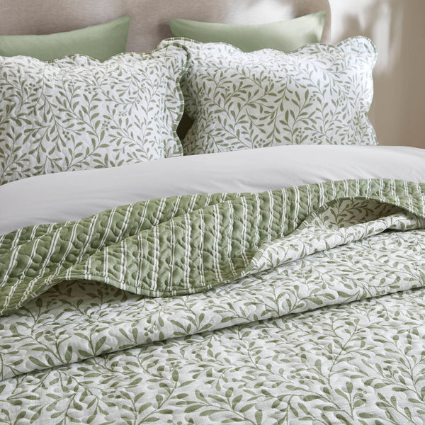 English Elm 3-piece King Quilt Set Scalloped Hem Microfiber Bedding for Master or Guest Room Sage Green B035P482950
