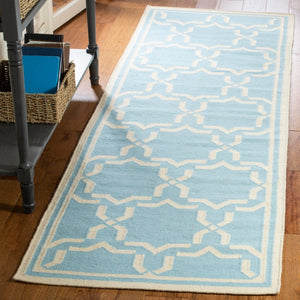 Safavieh Dhurries 545 Hand Woven Flat Weave  Rug Light Blue / Ivory DHU545B-26