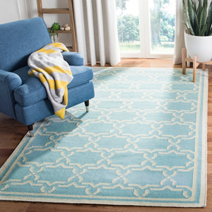 Safavieh Dhurries 545 Hand Woven Flat Weave  Rug Light Blue / Ivory DHU545B-26