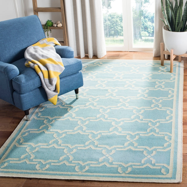 Safavieh Dhurries 545 Hand Woven Flat Weave  Rug Light Blue / Ivory DHU545B-26