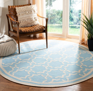 Safavieh Dhurries 545 Hand Woven Flat Weave  Rug Light Blue / Ivory DHU545B-26