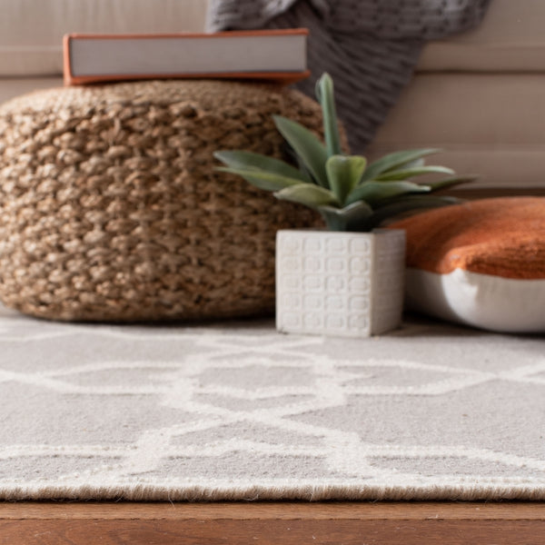 Safavieh Dhurries 548 Hand Woven Flat Weave  Rug Grey / Ivory DHU548G-26