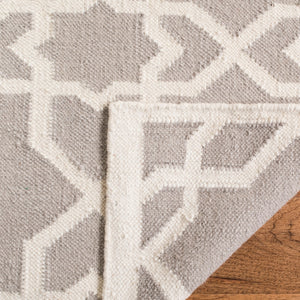 Safavieh Dhurries 548 Hand Woven Flat Weave  Rug Grey / Ivory DHU548G-26