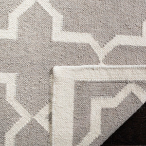 Safavieh Dhurries 549 Hand Woven Flat Weave  Rug Grey / Ivory DHU549G-26