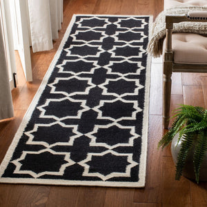 Safavieh Dhurries 549 Hand Woven Flat Weave  Rug Black / Ivory DHU549L-26