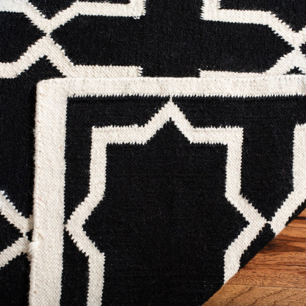 Safavieh Dhurries 549 Hand Woven Flat Weave  Rug Black / Ivory DHU549L-26