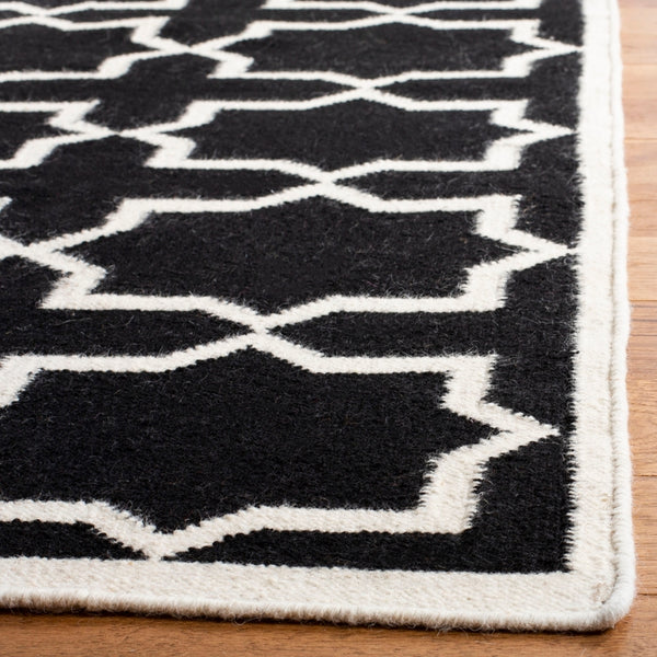 Safavieh Dhurries 549 Hand Woven Flat Weave  Rug Black / Ivory DHU549L-26