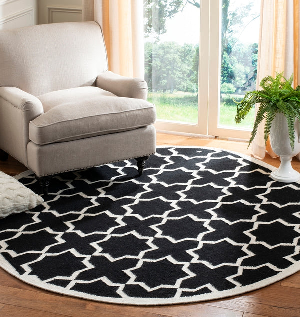 Safavieh Dhurries 549 Hand Woven Flat Weave  Rug Black / Ivory DHU549L-26