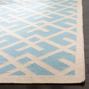 Safavieh Dhurries 552 Hand Woven Flat Weave  Rug Light Blue / Ivory DHU552B-3
