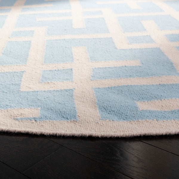 Safavieh Dhurries 552 Hand Woven Flat Weave  Rug Light Blue / Ivory DHU552B-3