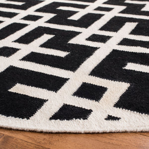 Safavieh Dhurries 552 Hand Woven Flat Weave  Rug Black / Ivory DHU552L-26