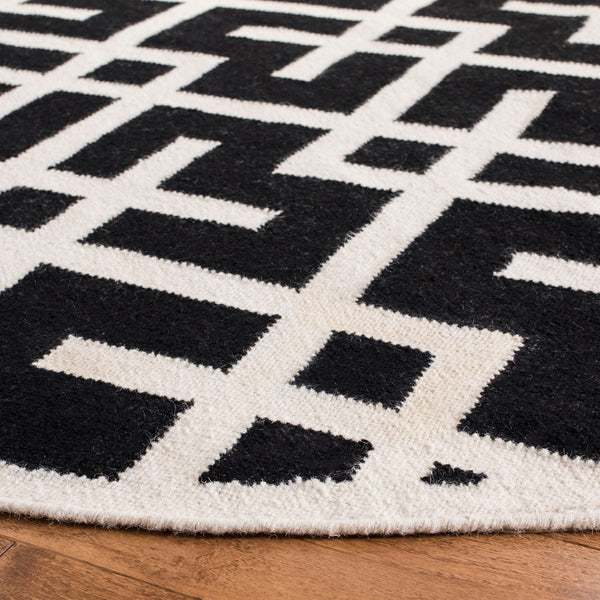 Safavieh Dhurries 552 Hand Woven Flat Weave  Rug Black / Ivory DHU552L-26
